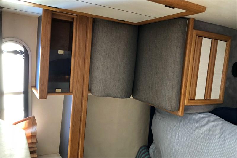 Book yachts online - False - Sealine 320 Flybridge - Saline - rent