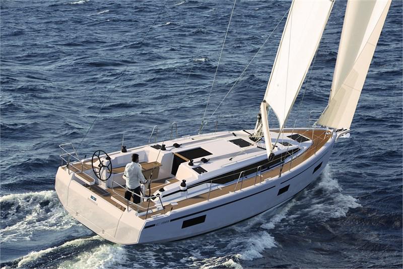 Book yachts online - False - Bavaria C38 (3Cab) - Vaya - rent