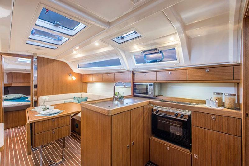 Book yachts online - False - Bavaria Cruiser 37 (3Cab) - Qing - rent