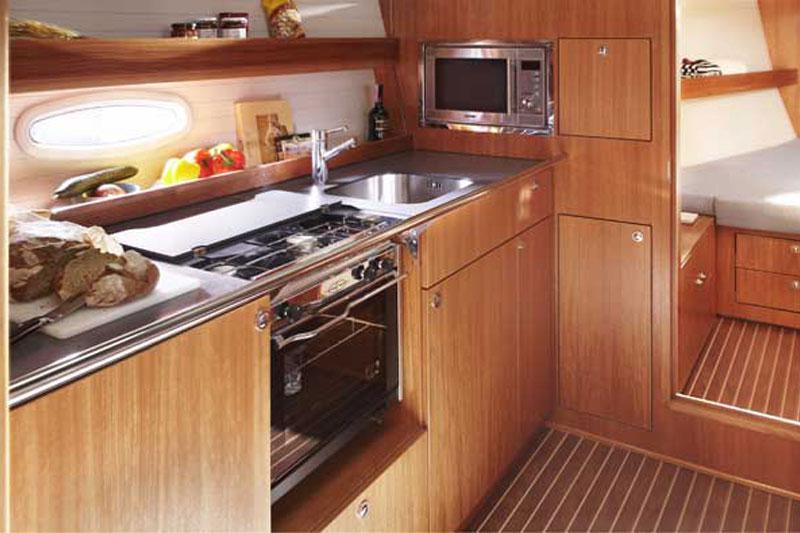 Book yachts online - False - Bavaria 43 Cruiser (3Cab) - Endless Summer - rent