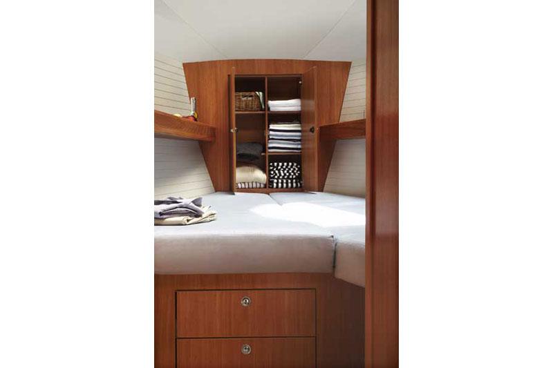 Book yachts online - False - Bavaria 43 Cruiser (3Cab) - Reel Therapy - rent