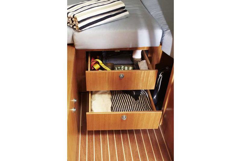 Book yachts online - False - Bavaria 43 Cruiser (3Cab) - Reel Therapy - rent