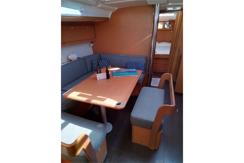 Book yachts online - False - Dufour 430 (4cab) - Triumph - rent