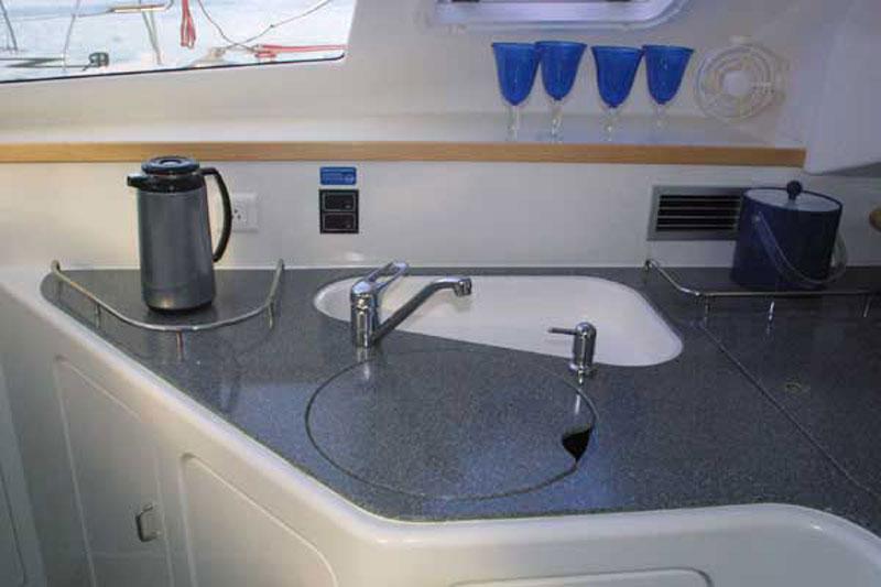 Book yachts online - False - Voyage 440 (4Cab) - Alboran Ron Punch (Radazul) - rent