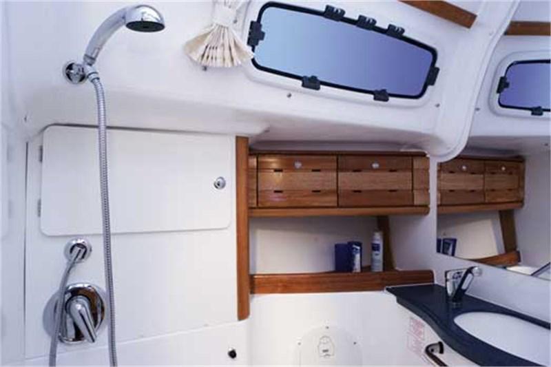 Book yachts online - False - Bavaria 50 Cruiser (5Cab) - Bella Gnocca - rent