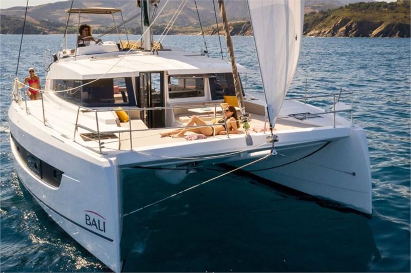Book yachts online - False - Bali 4.2 (4+1Cab) - Holiday Inn - rent