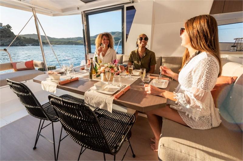 Book yachts online - False - Bali 4.2 (4+1Cab) - Holiday Inn - rent