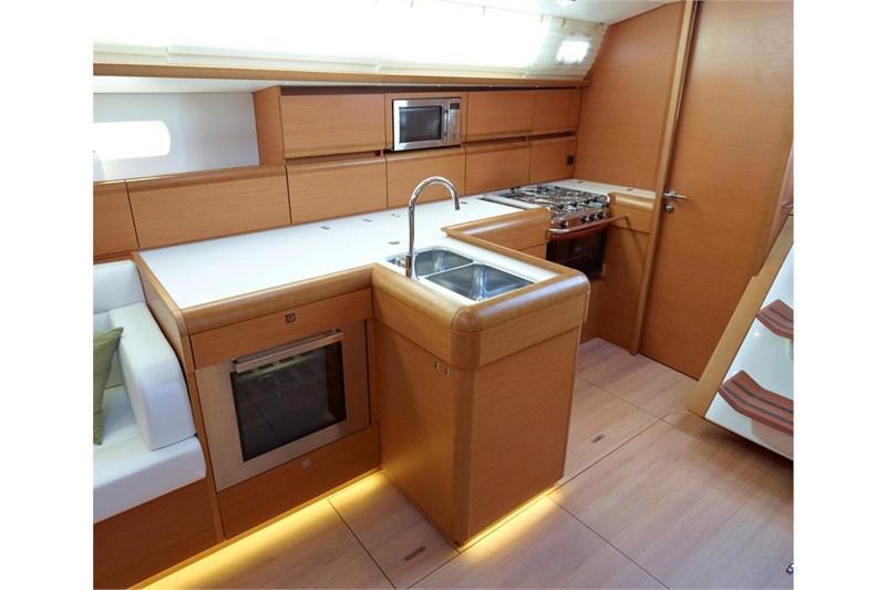 Book yachts online - False - Sun Odyssey 519 (5Cab) - Alboran Champagne (Radazul) - rent