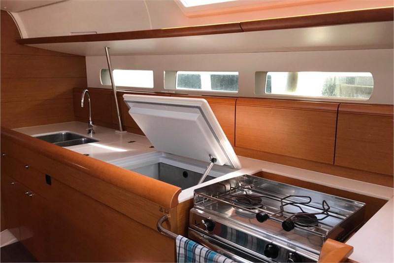 Book yachts online - False - Sun Odyssey 519 (5Cab) - Alboran Cognac (Radazul) - rent