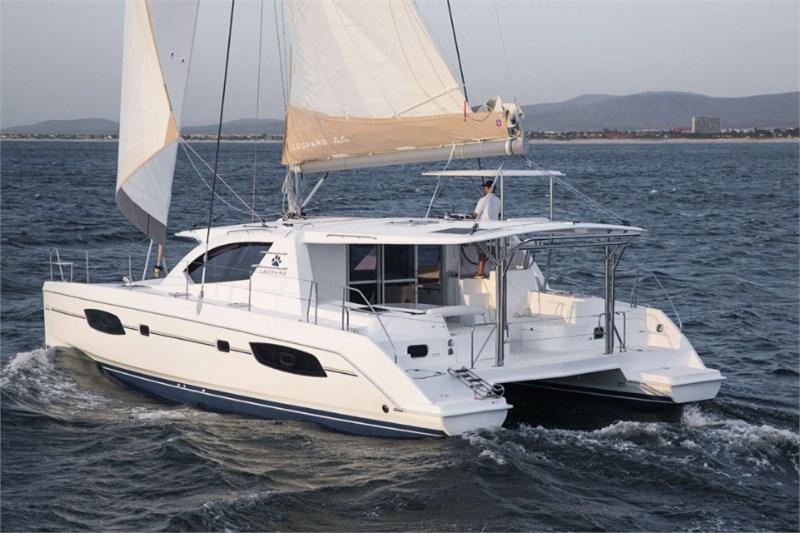 Book yachts online - False - Leopard 44 (4Cab) - La Luna (Angra do Reis) - rent