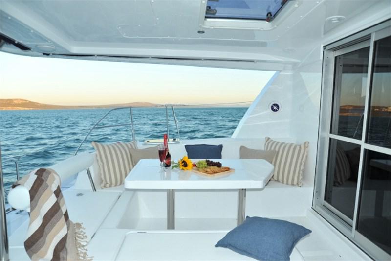 Book yachts online - False - Leopard 44 (4Cab) - La Luna (Angra do Reis) - rent