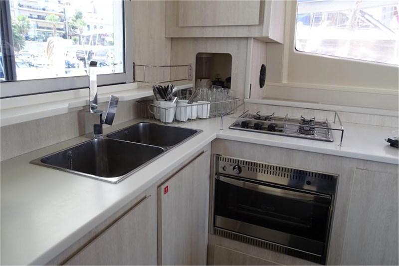 Book yachts online - False - Leopard 44 (4Cab) - La Luna (Angra do Reis) - rent