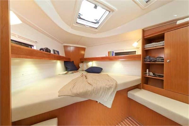 Book yachts online - False - Bavaria Cruiser 36 (3Cab) - Carpe Diem - rent