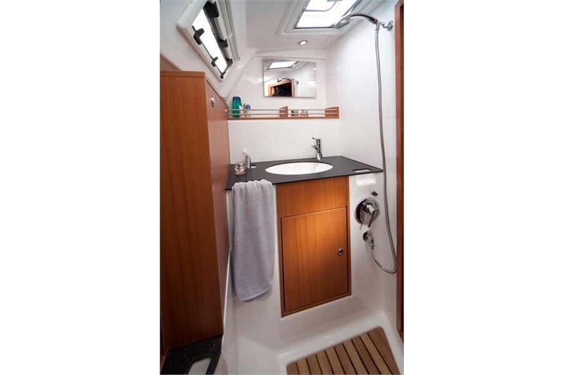 Book yachts online - False - Bavaria Cruiser 36 (3Cab) - Carpe Diem - rent