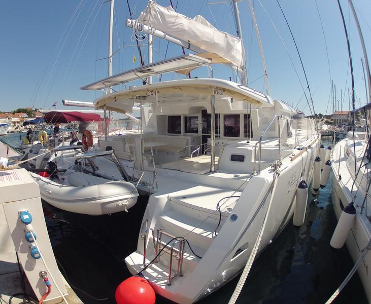 Book yachts online - catamaran - Lagoon 450 - Bevanda - rent
