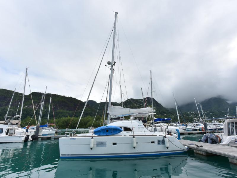 Book yachts online - catamaran - Lagoon 380 - Magikal - rent