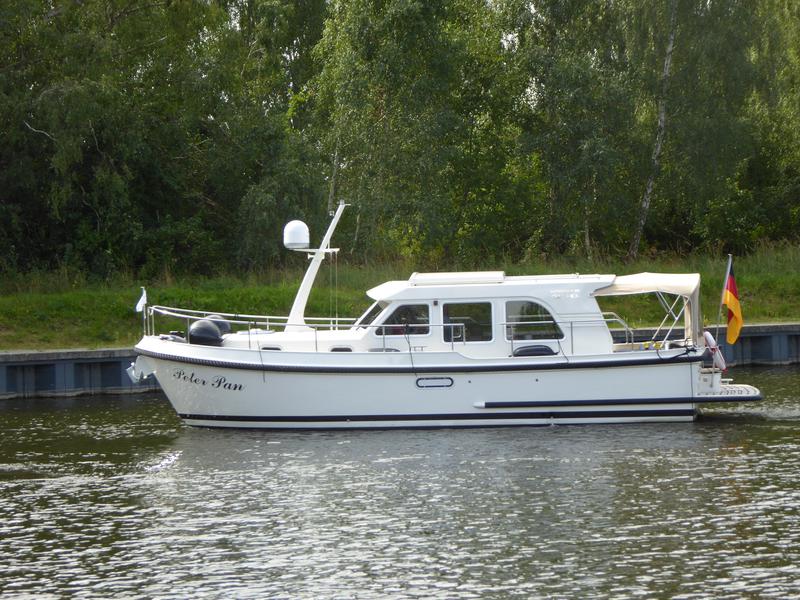 Book yachts online - motorboat - Linssen 290 Sedan - Peter Pan (Freitag) - rent