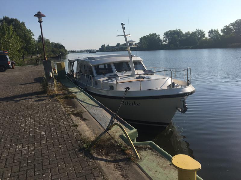 Book yachts online - motorboat - Linssen Grand Sturdy 40.9 Sedan - Heike (Freitag) - rent