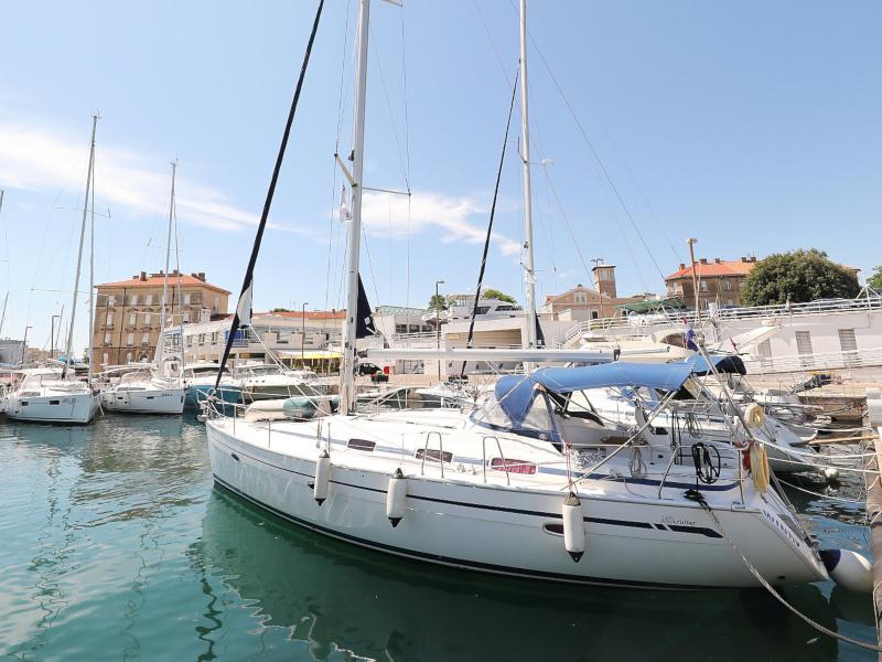 Book yachts online - sailboat - Bavaria 39 Cruiser - Windy - rent