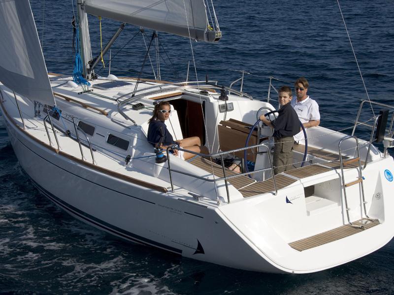 Book yachts online - sailboat - Dufour 325 GL - Pequena - rent