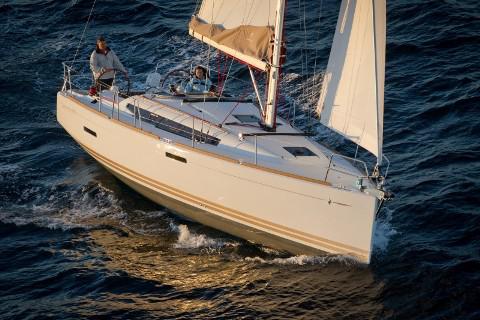 Book yachts online - sailboat - Sun odyssey 379 - Lambada (GPS in cockpit, bowthruster, solar panels) - rent
