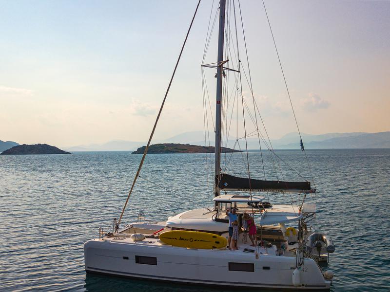 Book yachts online - catamaran - Lagoon 42 - Chamotte - rent