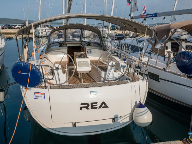 Book yachts online - sailboat - Bavaria Cruiser 37 - Rea - rent