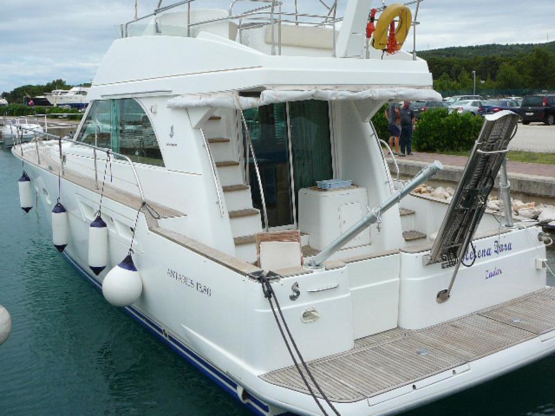 Book yachts online - motorboat - Antares 13.80 - HELENA ZARA - rent