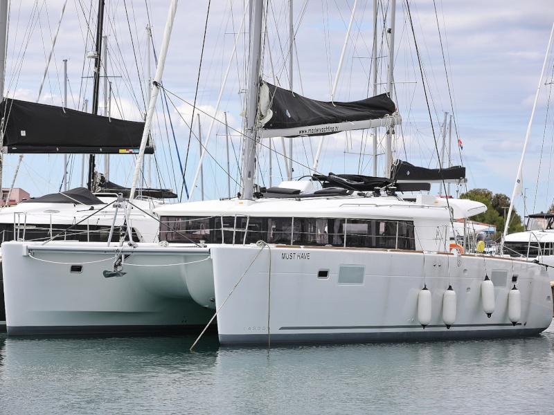Book yachts online - catamaran - Lagoon 450 F - MUST HAVE - rent