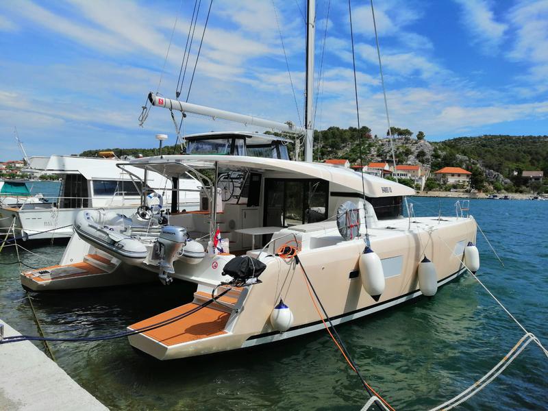 Book yachts online - catamaran - Lagoon 42 - BOLUBO - rent
