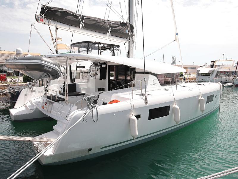 Book yachts online - catamaran - Lagoon 42 - MASTERPIECE - rent