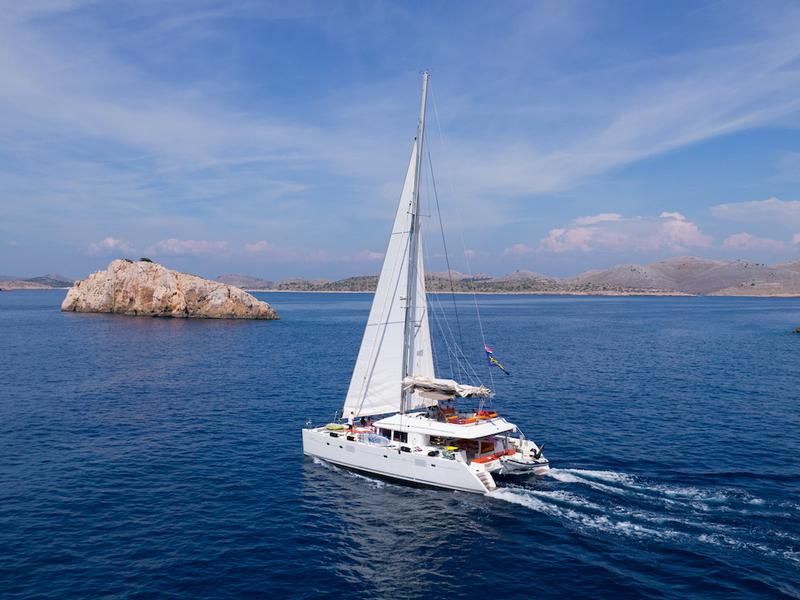 Book yachts online - catamaran - Lagoon 560 - ICEBERG  - rent