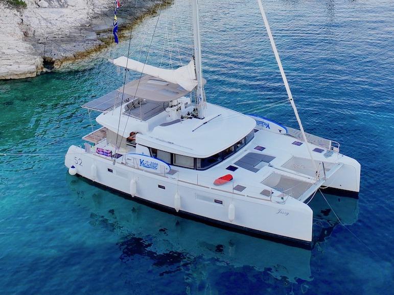 Book yachts online - catamaran - Lagoon 52-4 - JESSY - rent