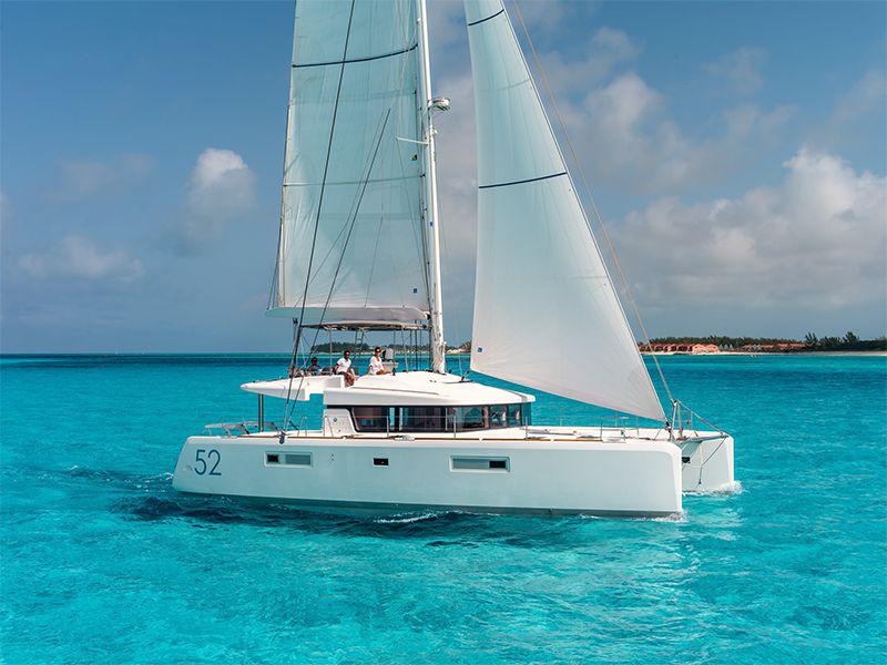 Book yachts online - catamaran - Lagoon 52 - EC- L52-17-CR - rent