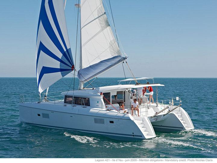 Book yachts online - catamaran - Lagoon 421 - EC- L42-10-MA - rent