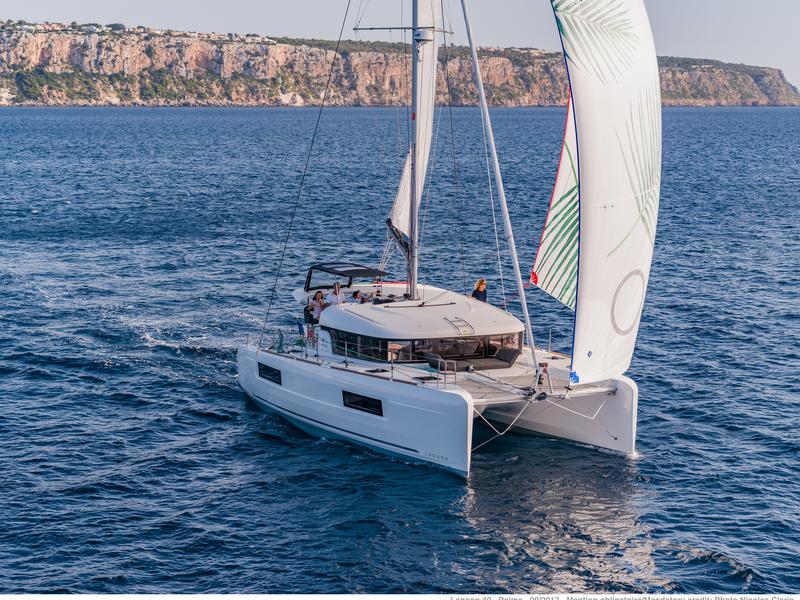 Book yachts online - catamaran - Lagoon 40 - MARINERO - rent