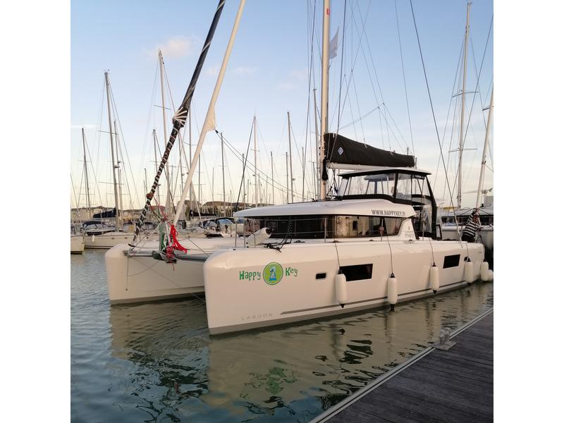 Book yachts online - catamaran - Lagoon 42 - HAPPY KEY - rent