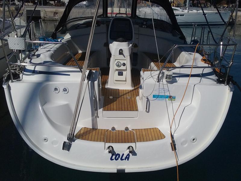 Book yachts online - sailboat - Bavaria 39 Cruiser - LOLA - rent