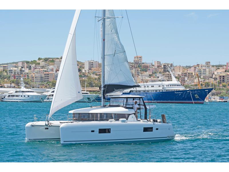 Book yachts online - catamaran - Lagoon 42 A/C &amp; GEN. - BREEZE - rent
