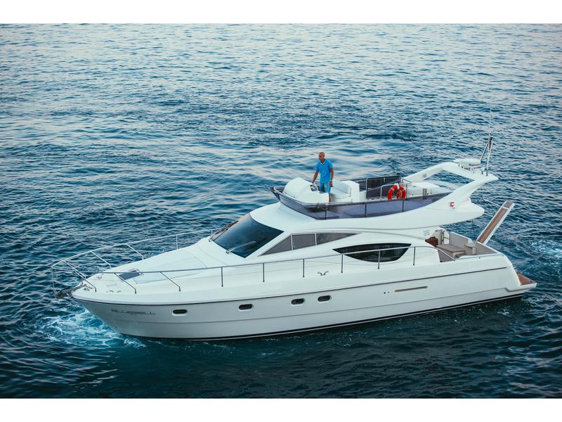 Book yachts online - motorboat - Ferretti 460 - Bluebell - rent