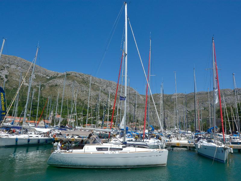 Book yachts online - sailboat - Sun Odyssey 33i - Hasta Siempre - rent