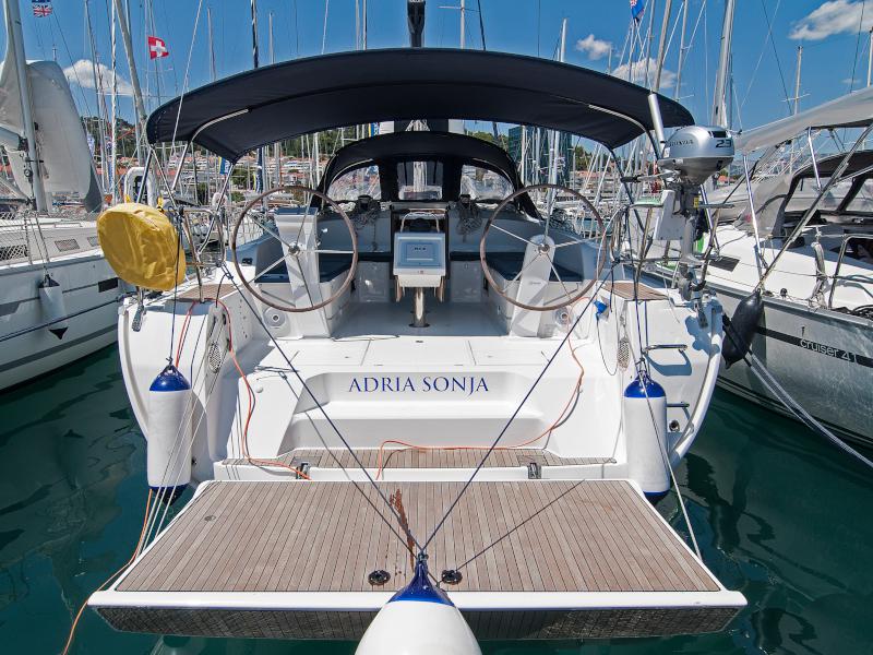 Book yachts online - sailboat - Bavaria Cruiser 46 - Adria Sonja - rent