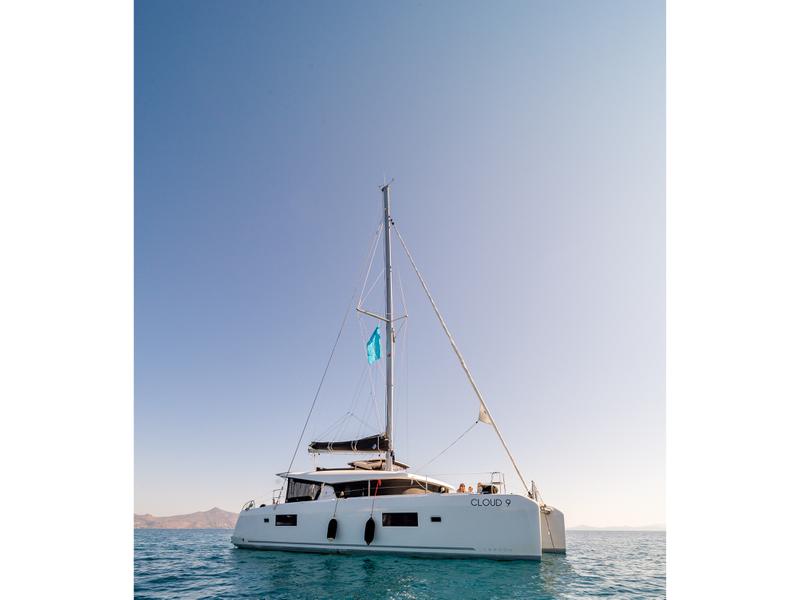 Book yachts online - catamaran - Lagoon 42 10 pax - Cloud 9 - rent