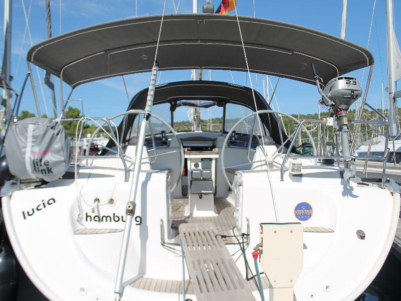 Book yachts online - sailboat - Bavaria 46 Cruiser Veritas edition - lucia - rent
