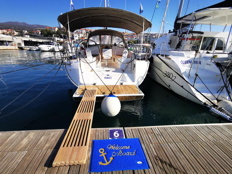 Book yachts online - sailboat - Bavaria Cruiser 37 - Maci - rent