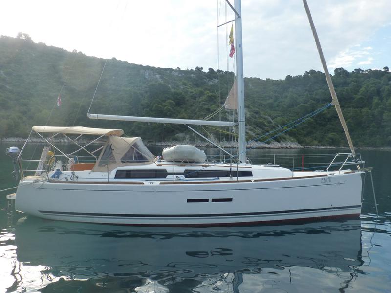 Book yachts online - sailboat - Dufour 375 - Caretta - rent