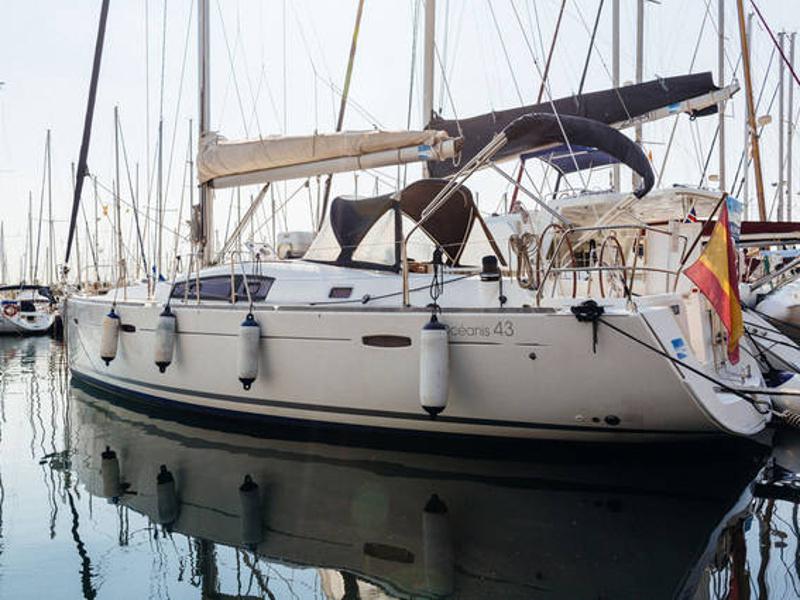 Book yachts online - sailboat - Beneteau Oceanis 43 - Blauw - rent