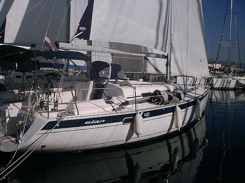 Book yachts online - sailboat - Elan 40 - PLANIKA - rent