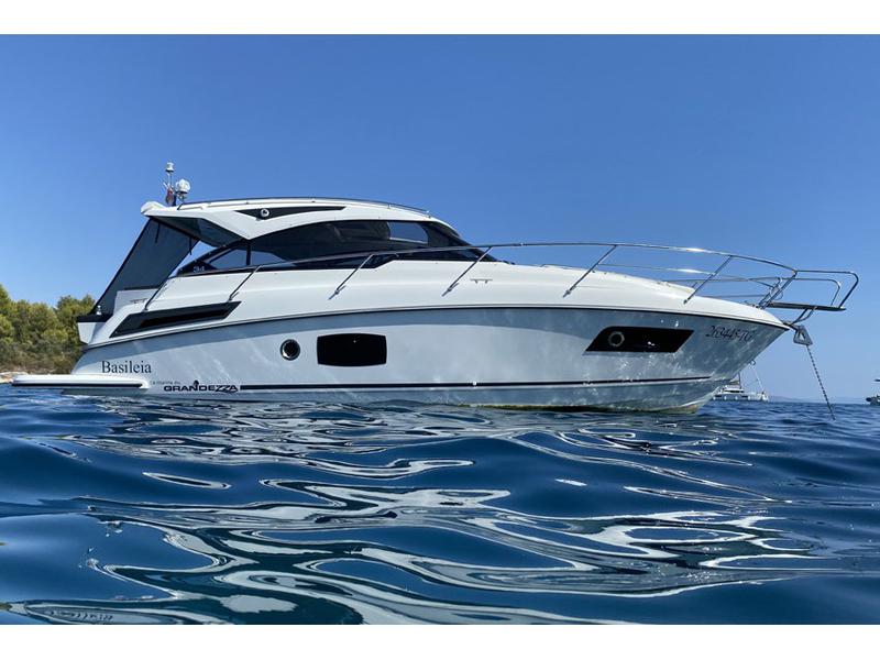 Book yachts online - motorboat - Grandezza 34 OC - BASILEIA - rent