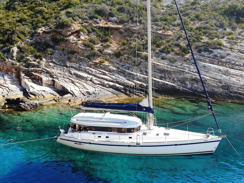 Book yachts online - sailboat - Dufour Atoll 6 - The Big One Two - rent